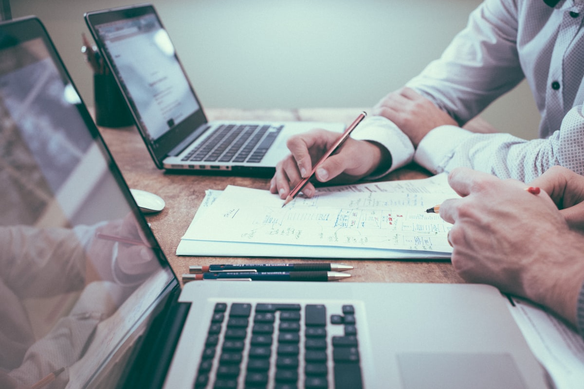 Réunion de cadrage entre une PME et une agence digitale